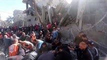 مشاهد مؤلمة.. قصف إسرائيلي على منزل بمخيم النصيرات