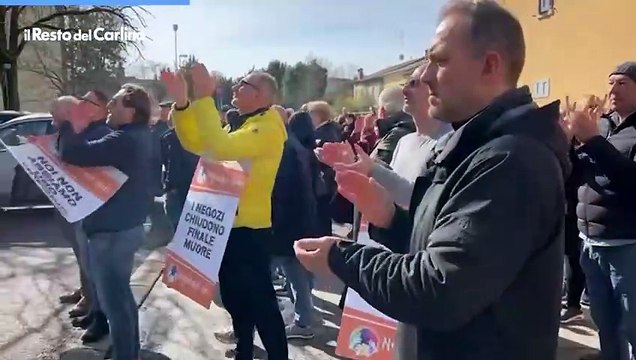 Finale Emilia, serrata dei negozi contro il Comune: Siamo tutti a rischio chiusura