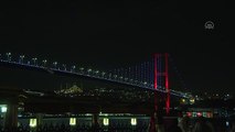 15 Temmuz Şehitler Köprüsü Süper Lig'e çıkan Karagümrük'ün renkleriyle ışıklandırıldı