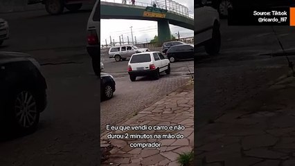 Erilainen video: mies nauhoittaa autonsa jäähyväiset juuri myytyään sen ja tallentaa uuden omistajan onnettomuuden