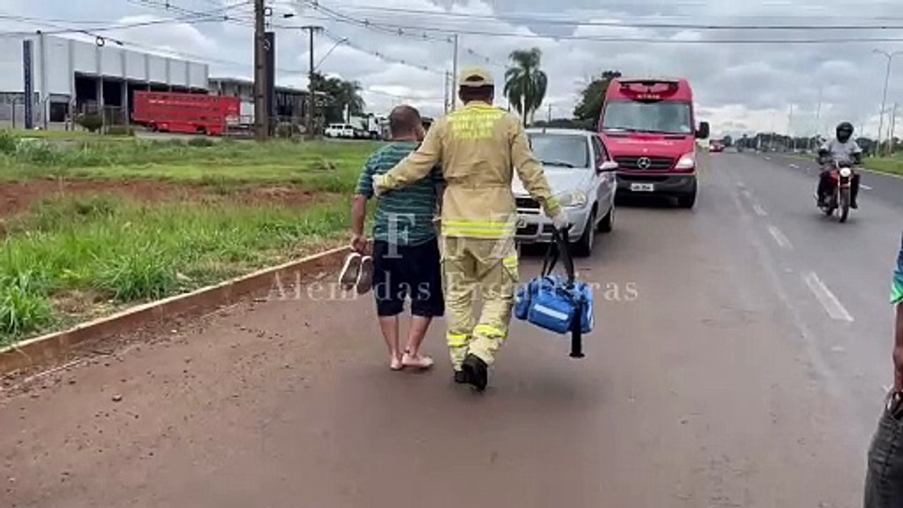 Acidente na BR-277 deixa motocicleta destruída