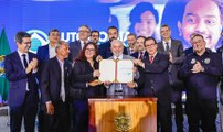 Presidente Lula assina projeto que regula atividade de motoristas de aplicativo nas regras da CLT