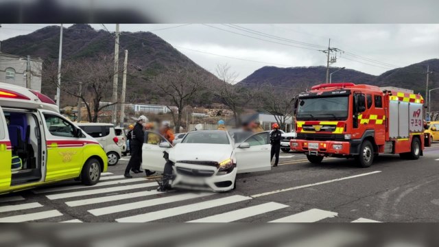 전남 화순에서 통학버스 잇단 추돌 사고...3명 부상 / YTN