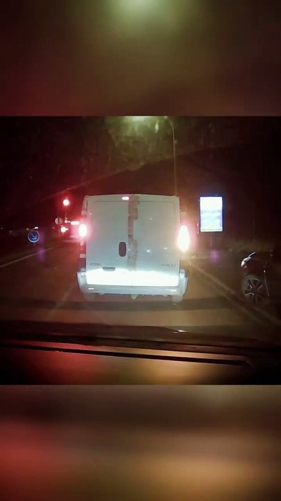 Il double tout le monde sur la piste cyclable…
