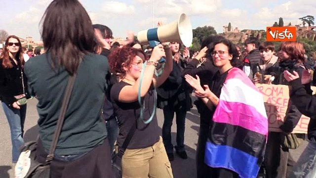 Non una di meno , i cori al corteo per l'8 Marzo al Circo Massimo, a Roma