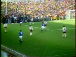 SOUTHAMPTON  - MANCHESTER.U   - 1977  -  SAISON  1976/1977  -