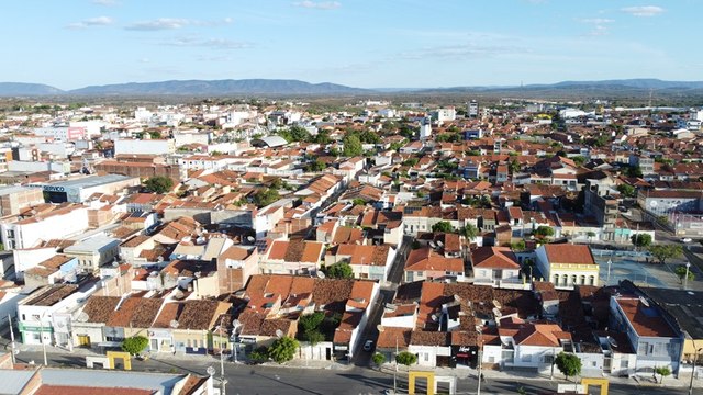 Engenheiro revela que muitos imóveis de Cajazeiras têm irregularidade por falta de documento público