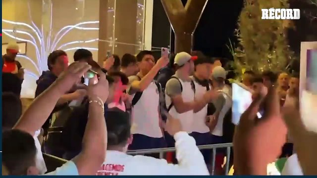 AMBIENTAZO previo al Clásico Nacional, Chivas recibe la serenata de su afición