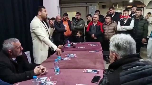 YRP adayı Davut Güloğlu mikrofonu fırlattı, seçmenin üzerine yürüdü