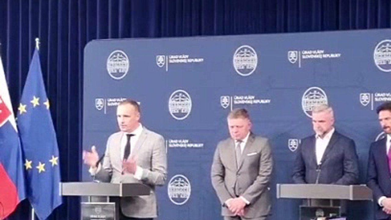 ZÁZNAM: Premiér: Predseda ÚS by mal vyvodiť zodpovednosť a odísť z funkcie