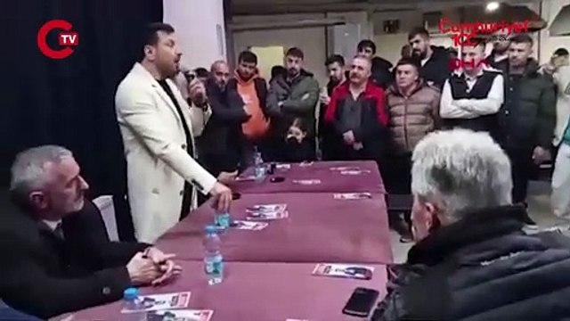 YRP Düzce Belediye başkan adayı türkücü Davut Güloğlu, kahvehanede vatandaşla tartıştı