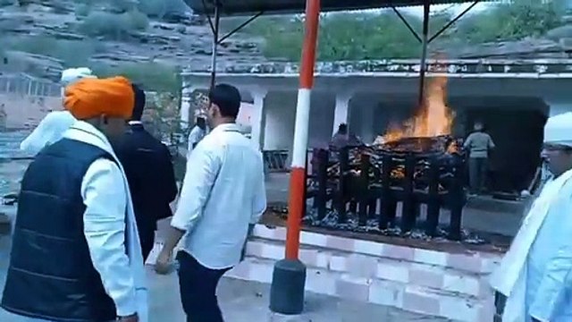 Rajasthan News: पंचतत्व में विलीन हुईं पूर्व सीएम अशोक गहलोत की बड़ी बहन, देखें वीडियो