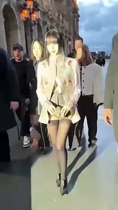 La #vieillesse est un naufrage, certes mais le #jeunisme est un ravage, le jeunisme est un carnage !  Nous aussi, savons #filmer des #séquences comme les #jeunes : place aux #vieux :-)