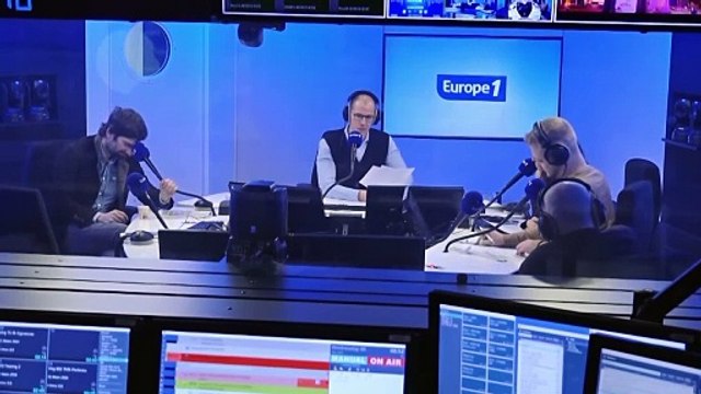 Macron joue au chef de guerre et Mathilde Panot héritière de Simone Veil : le zapping politique de Dimitri Vernet