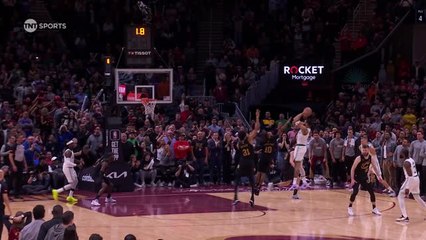 Télécharger la video: Celtics' 11-game win streak ended by overturned call in final second at Cavs