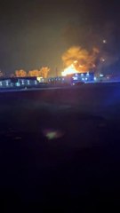 Jovem morre ao ser atingido por destroço de incêndio nos EUA