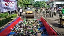 Jelang Ramadhan, Wali Kota Cilegon Musnahkan 1.347 Botol Miras