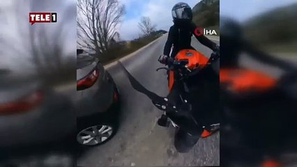 Motosikletle otomobilin çarpıştığı kaza kameraya böyle yansıdı