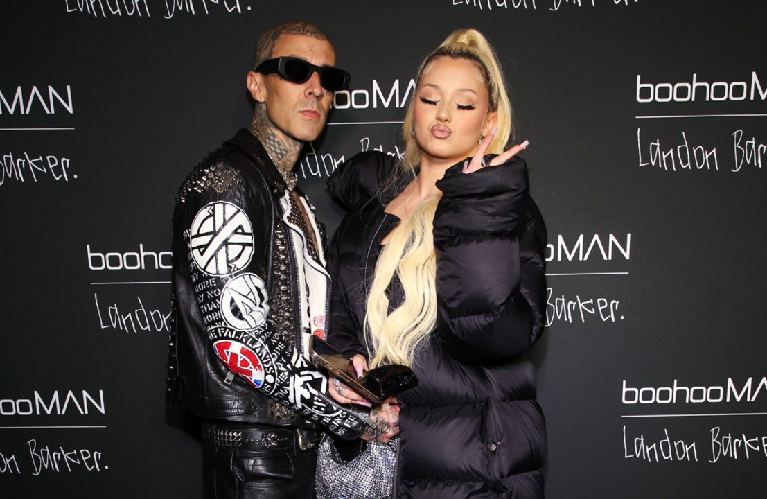 Alabama, filha de Travis Barker, reage a alegações sobre procedimentos estéticos: 'Sou natural'