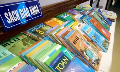 Giá sách giáo khoa lớp 1 đến 12 sẽ giảm tới 24%