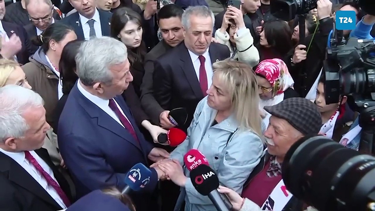 Mansur Yavaş elini öpmek isteyen vatandaşa izin vermedi