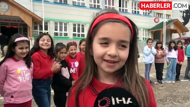 Adana'da kuzey ilçelerine kar yağarken kar yağmayan Kozan'a suni kar getirildi