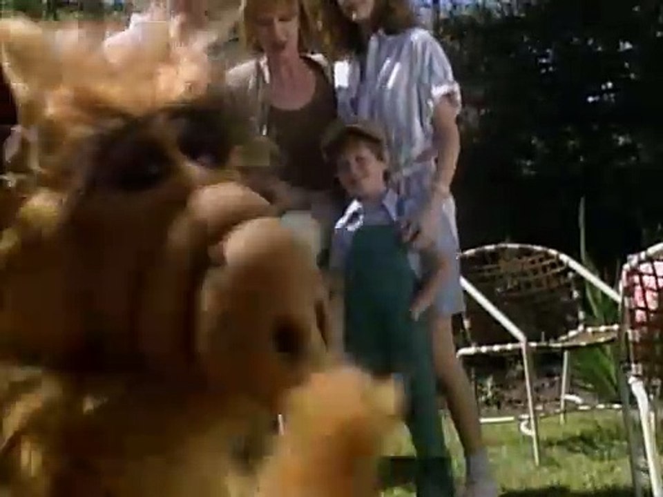 Alf S02E25-Der Schritt in die Öffentlichkeit