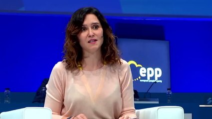 Díaz Ayuso exige ante Von der Leyen que "no haya compadreo con Sánchez"