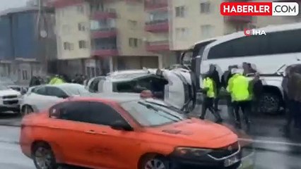 Dur ihtarına uymayan sürücü 6 otomobile çarptı: 1'i ağır 6 yaralı