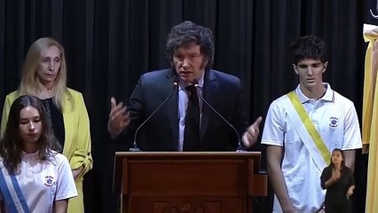 Discurso de Javier Milei y un joven se desmaya