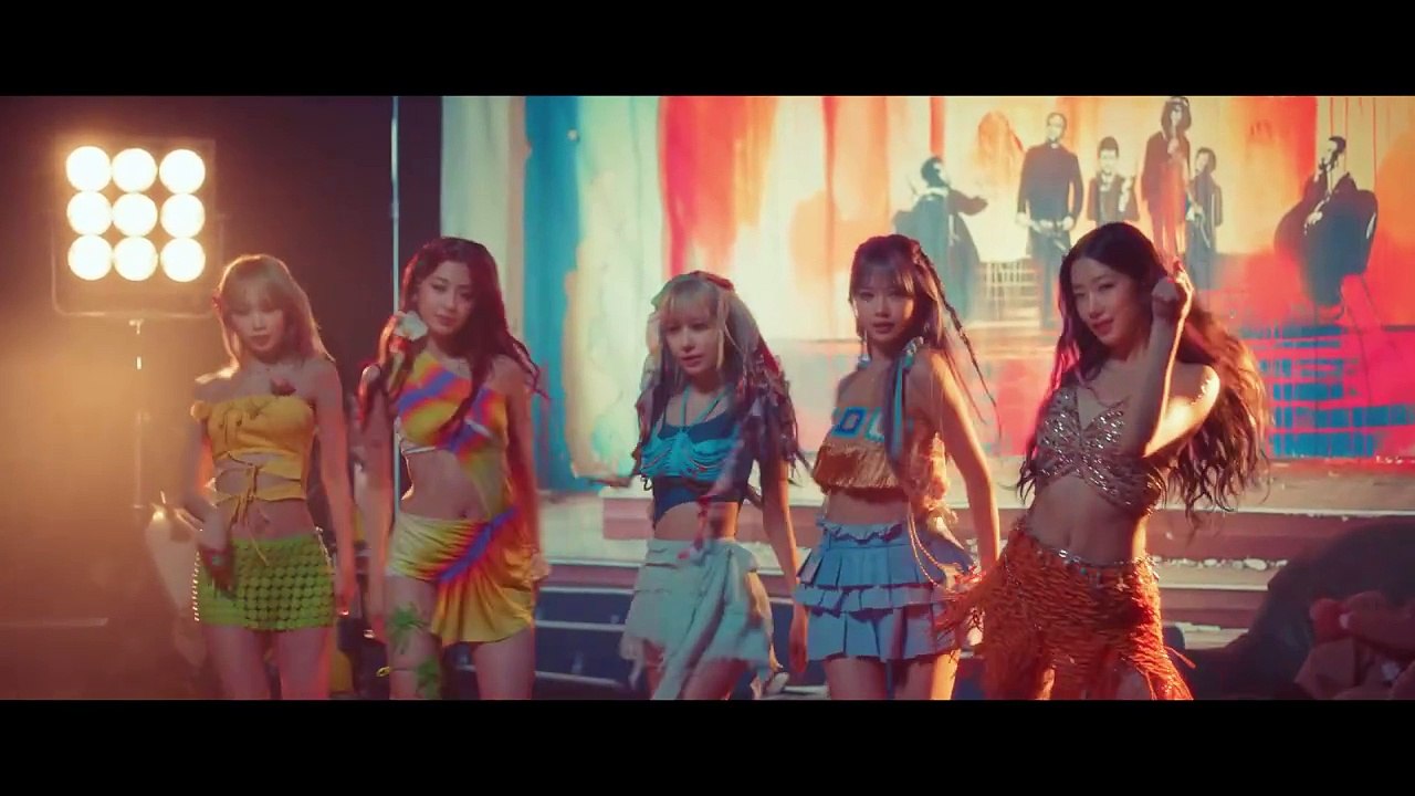 LE SSERAFIM (르세라핌) 'Smart' OFFICIAL MV [KNexS61fjus]