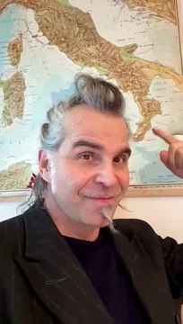 Badolato, la rockstar Piero Pelù ha chiesto di votare per la località in lizza al concorso televisivo Borgo dei Borghi