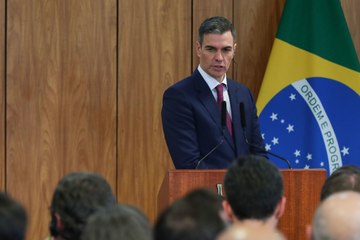 Sánchez dice a los periodistas cómo han de preguntar sobre su reacción "contundente y ejemplar" a la corrupción