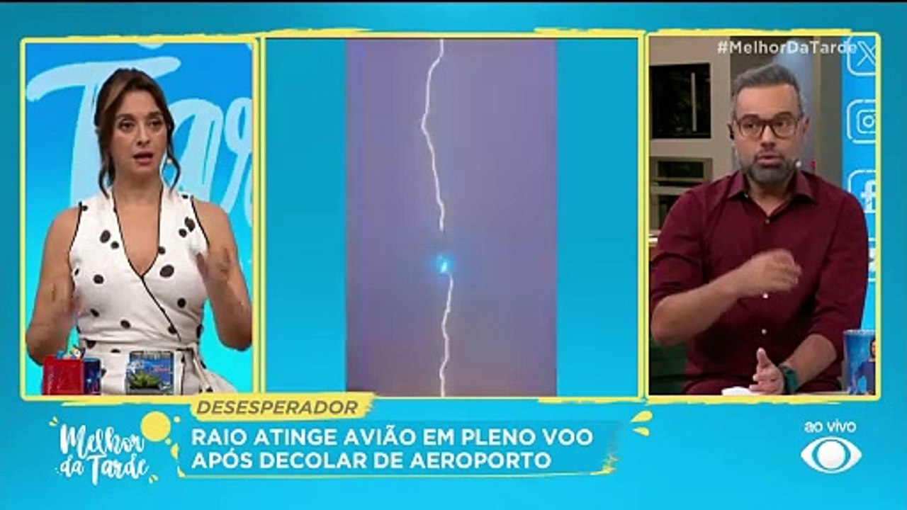 Raio atinge avião durante decolagem |Melhor da Tarde