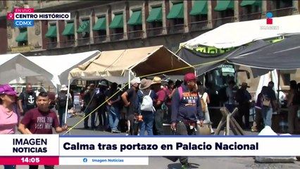 Así la situación en Palacio Nacional luego del portazo de normalistas de Ayotzinapa