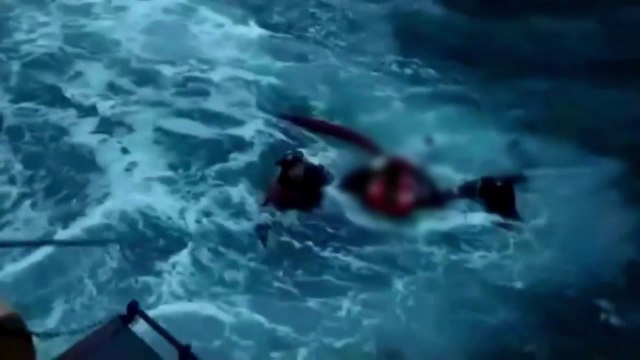 사천에서 선박 승선 중 바다에 빠진 50대 구조 / YTN