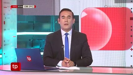 En penumbras, mujeres se ejercitan en una cancha de un barrio que lleva días sin alumbrado público