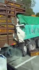 南北大道发生两车相撞，2人不幸遇难，交通中断🚧