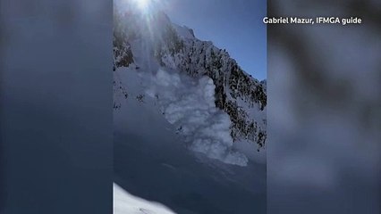 Avalanche hits French Alps near skiers