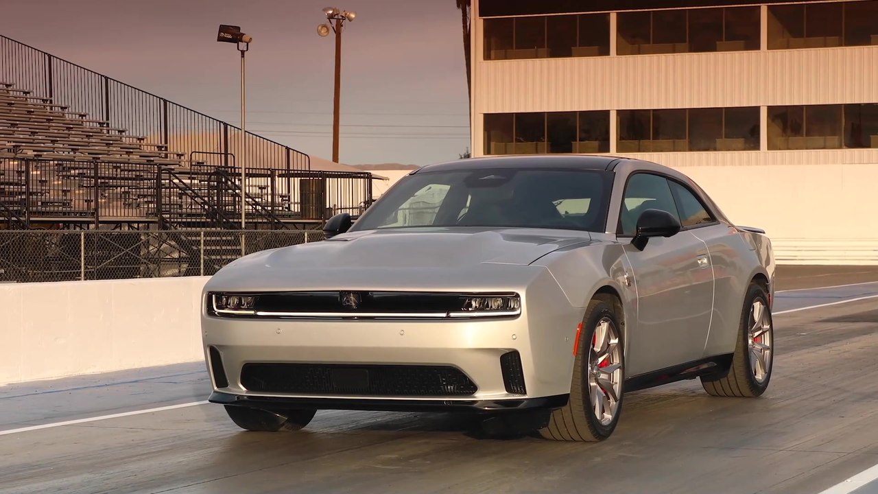 Dodge präsentiert das weltweit erste Elektro-Muscle-Car und kündigt die brandneue Dodge Charger Multi-Energy-Reihe an