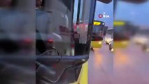 Kadıköy'de araca çarpan İETT şoförü, sürücüyü ezmeye çalıştı