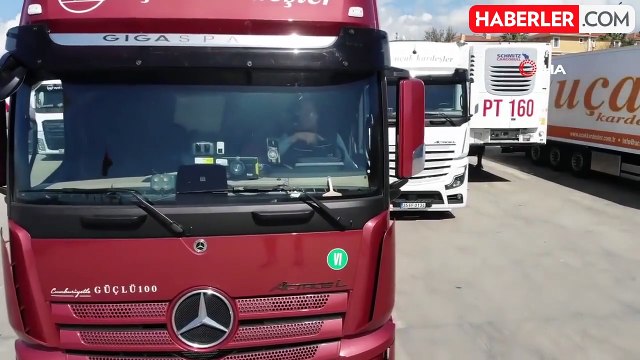 Yolların Sultanı: Leyla...40 yıllık şoför gibi yolların tozunu attırıyor