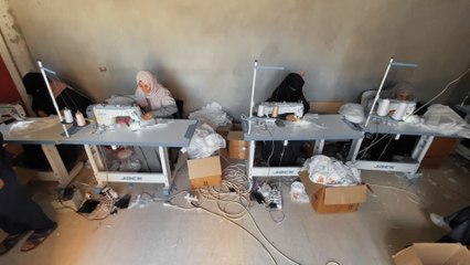 فلسطينيات يبتكرن طريقة لتصنيع حفاضات الأطفال