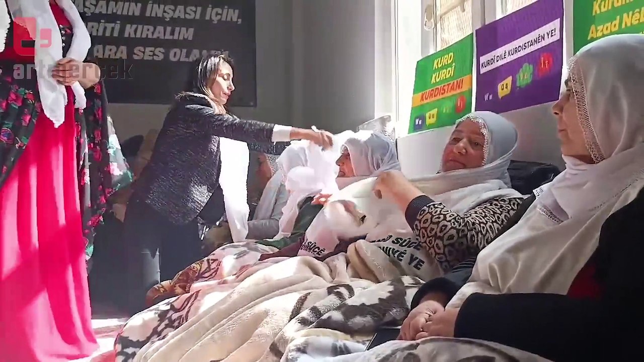 DEM Parti Eş Genel Başkanı Tülay Hatimoğulları 'Adalet Nöbeti'ni ziyaret etti