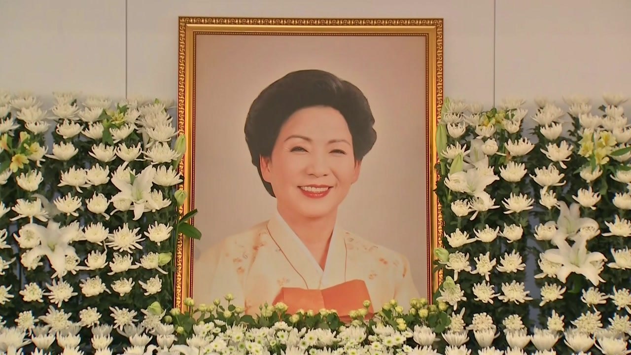 고 손명순 여사 빈소에 추모 발길...여야 지도부 조문 / YTN