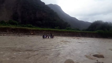 Cruzando el rio