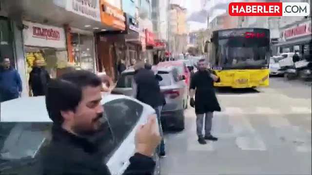 Akşener'in esnaf ziyaretinde arbede! Yeniden Refahlı bir kişi pankart asmak isteyince ortalık karıştı