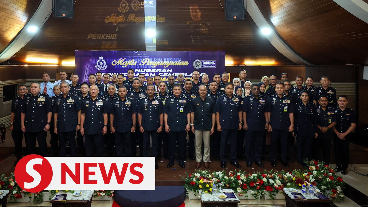 Over 10,000 cops receive excellent service awards
