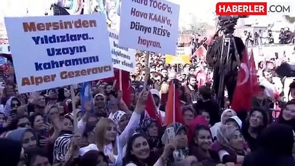 Genç kızın pankartı Cumhurbaşkanı Erdoğan'ı mest etti: Baya iyisin