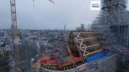 Des chaises uniques en chêne massif pour la nef de Notre-Dame de Paris